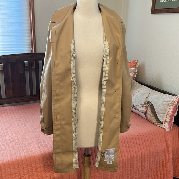 Vintage London Fog Tan Short Trench Coat size 6 - Picture 7 of 16